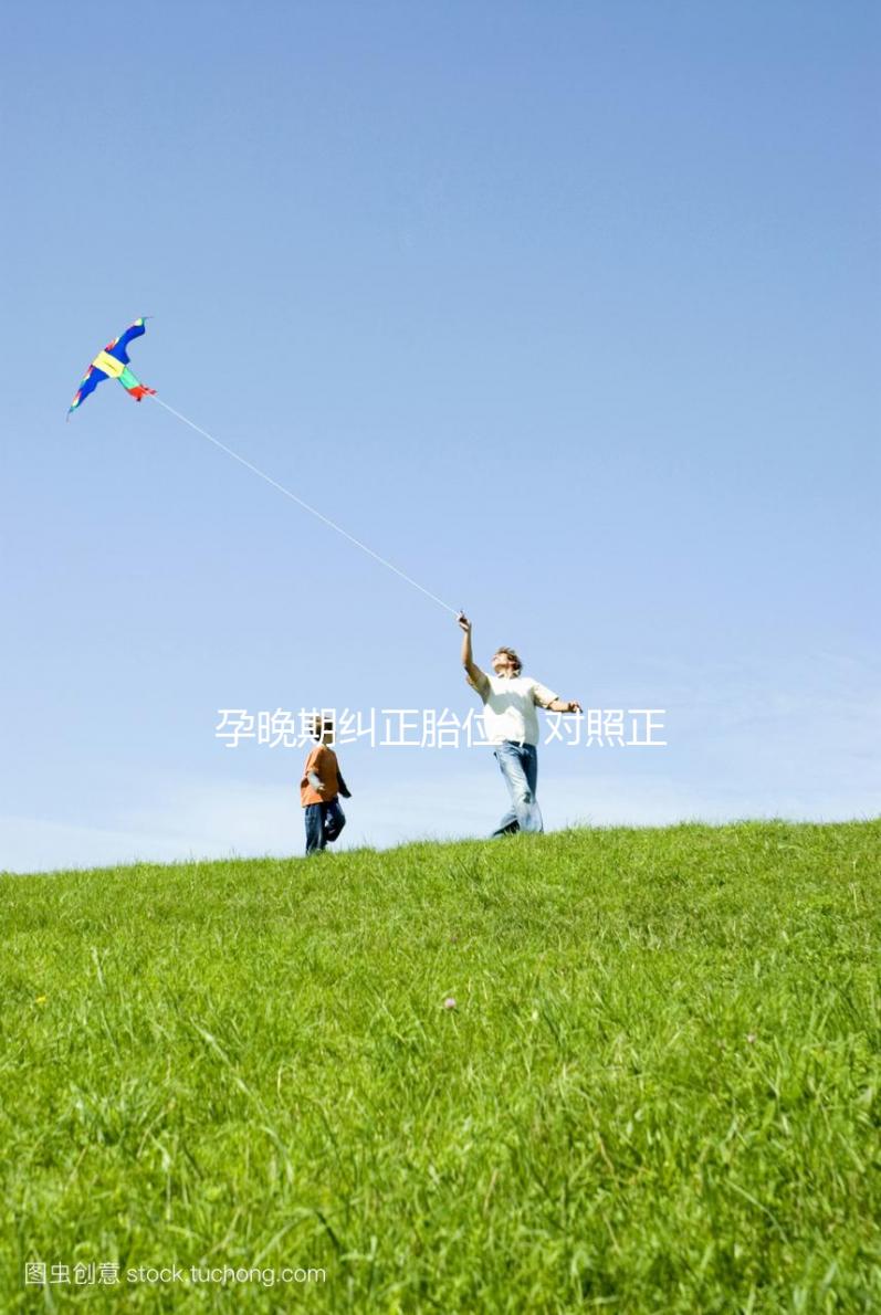 孕晚期糾正胎位，對照正確的膝胸臥位圖片是關鍵