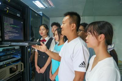 互聯(lián)網(wǎng)技術(shù)開發(fā)專業(yè)設(shè)置 培養(yǎng)未來數(shù)字世界的構(gòu)建者